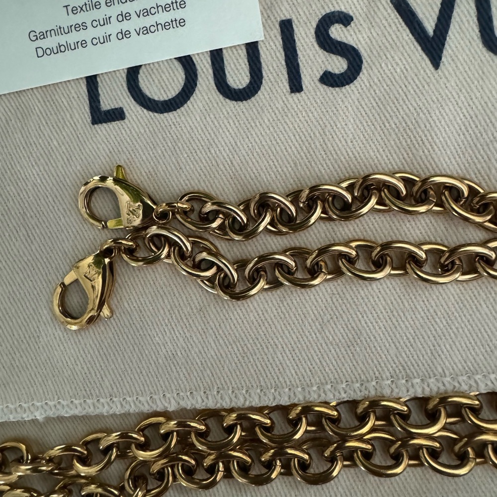 Reverse Monogram Vertical Wallet - on chain - Picture 13 of 14